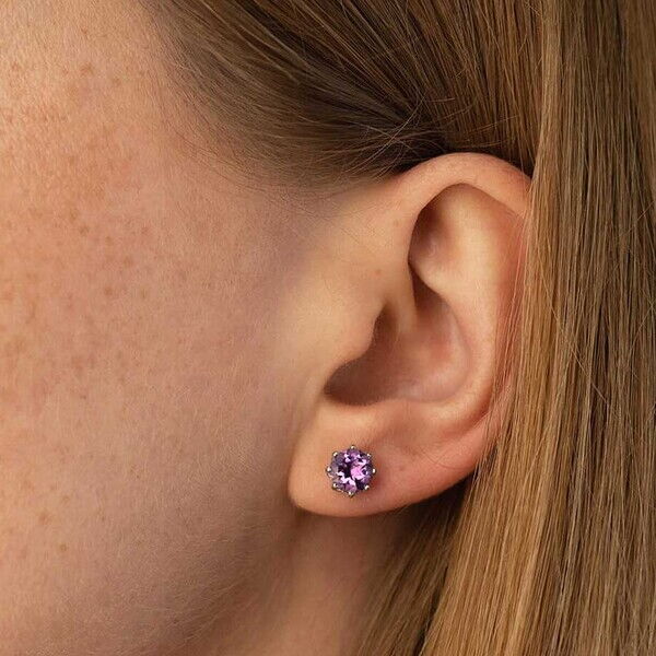 Серьги - гвоздики с фиолетовым аметистом в белом золоте 039333 детальное изображение ювелирного изделия Золотые серьги с аметистом Серьги - гвоздики с фиолетовым аметистом в белом золоте 039333 детальное изображение ювелирного изделия Золотые серьги с аметистом