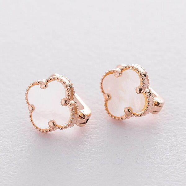 Женские золотые серьги Клевер с перламутром 037055 детальное изображение ювелирного изделия Золотые серьги Женские золотые серьги Клевер с перламутром 037055 детальное изображение ювелирного изделия Золотые серьги