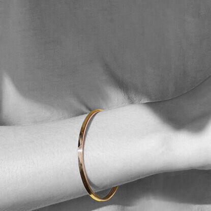 золотой браслет жесткий