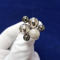 обзорное фото Серебряное кольцо в стиле Диор с уникальным родиевым покрытием 032249  Серебряные кольца без вставок