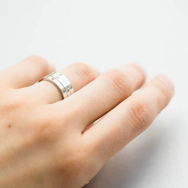 золотое кольцо с фианитами  золотое кольцо с фианитами