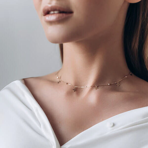 колье золотое с клевером колье золотое с клевером