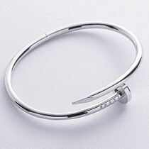 обзорное фото Браслет Гвоздь из белого золота 038493 Жесткие браслеты из золота обзорное фото Браслет Гвоздь из белого золота 038493  Жесткие браслеты из золота