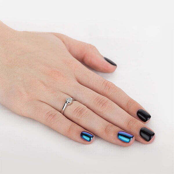 Кольцо из белого золота с бриллиантом  Кольцо из белого золота с бриллиантом