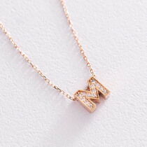 обзорное фото Колье с буквой М и вставкой из фианитов в красном золоте 585 пробы 039982 Золотые колье с камнями обзорное фото Колье с буквой М и вставкой из фианитов в красном золоте 585 пробы 039982  Золотые колье с камнями