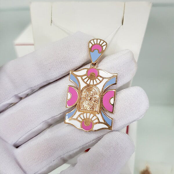 Золотая ладанка Богородица Казанская с разноцветной эмалью 031592 детальное изображение ювелирного изделия Золотые подвески иконки Золотая ладанка Богородица Казанская с разноцветной эмалью 031592 детальное изображение ювелирного изделия Золотые подвески иконки