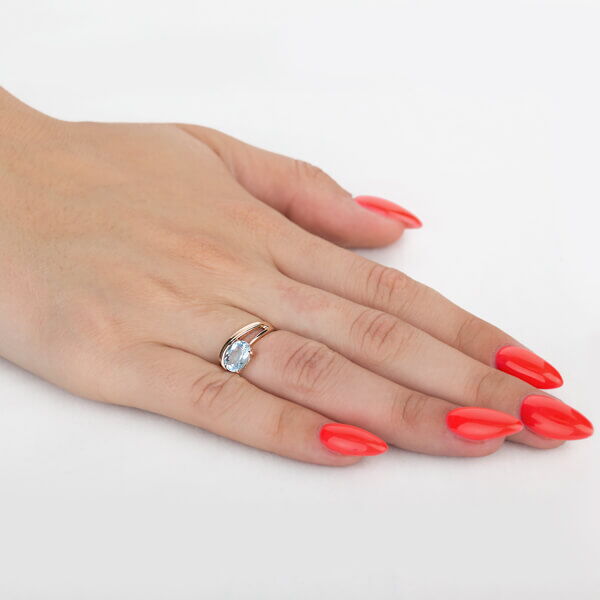 Золотое кольцо с топазом  Золотое кольцо с топазом