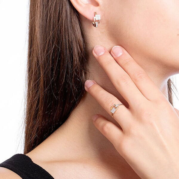 Золоті сережки геометричної форми з фіанітами 032040 детальне зображення ювелірного виробу