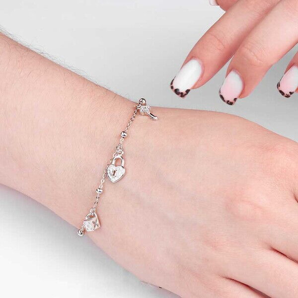 Неймовірний срібний браслет на руку з різними декоративними елементами та фіанітами 039691 детальне зображення ювелірного виробу Неймовірний срібний браслет на руку з різними декоративними елементами та фіанітами 039691 детальне зображення ювелірного виробу