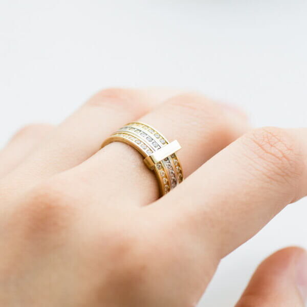 модное кольцо из золота модное кольцо из золота