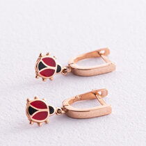 обзорное фото Золотые серьги с подвесным элементом Божья коровка красная эмаль 037315 Серьги с камнями обзорное фото Золотые серьги с подвесным элементом Божья коровка красная эмаль 037315  Серьги с камнями