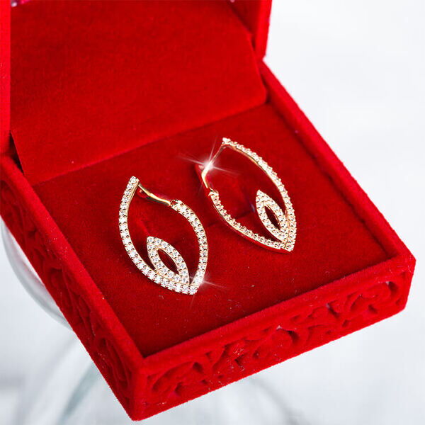 серьги золотые с россыпью фианитов серьги золотые с россыпью фианитов