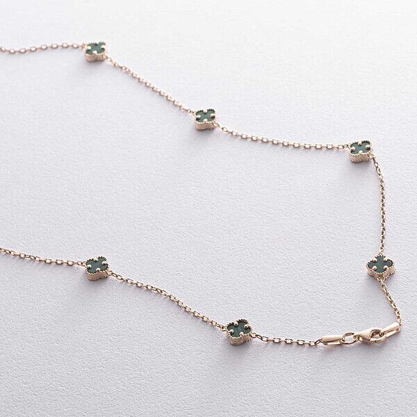 Неймовірне mini кольє з жовтого кольору Конюшина з малахітом 038568 детальне зображення ювелірного виробу Неймовірне mini кольє з жовтого кольору Конюшина з малахітом 038568 детальне зображення ювелірного виробу