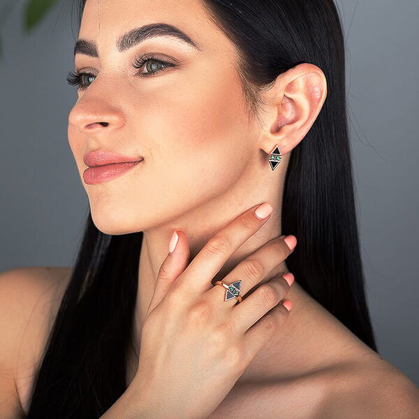 Золотые серьги с агатом и нанокристаллами 030008 Золотые серьги с агатом и нанокристаллами 030008