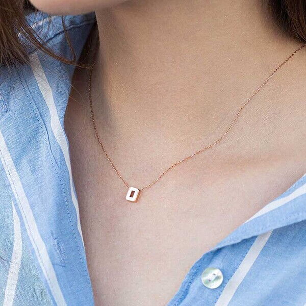 Нежное колье с маленькой буквой О в красном золоте 585 пробы 039952 детальное изображение ювелирного изделия Золотое колье без камней Нежное колье с маленькой буквой О в красном золоте 585 пробы 039952 детальное изображение ювелирного изделия Золотое колье без камней