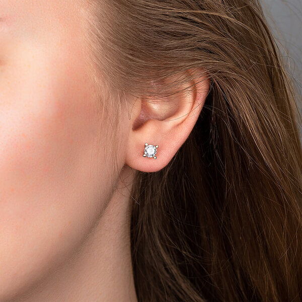 золотые серьги гвоздики с фианитом