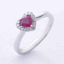 обзорное фото Золотое кольцо Сердце с рубином и бриллиантами 038692 Золотые кольца с рубином обзорное фото Золотое кольцо Сердце с рубином и бриллиантами 038692  Золотые кольца с рубином