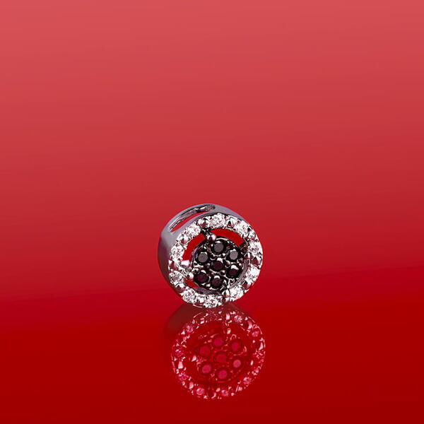 золотая подвеска с черніми и беліми бриллиантами золотая подвеска с черніми и беліми бриллиантами