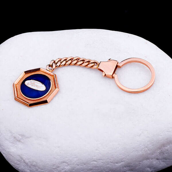 Золотой брелок Ford с эмалью 033008 детальное изображение ювелирного изделия Брелок из золота Золотой брелок Ford с эмалью 033008 детальное изображение ювелирного изделия Брелок из золота