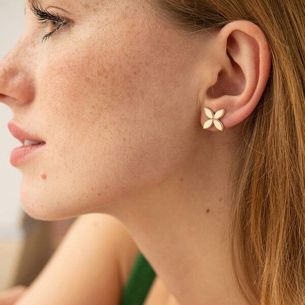 Золотые серьги пуссеты в форме Клевера 038229 детальное изображение ювелирного изделия Золотые серьги пуссеты Золотые серьги пуссеты в форме Клевера 038229 детальное изображение ювелирного изделия Золотые серьги пуссеты