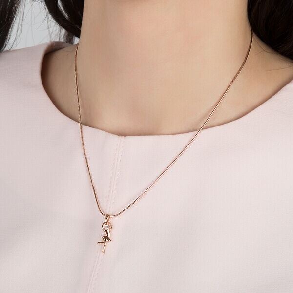 Золотой кулон. Фото на теле Золотой кулон. Фото на теле