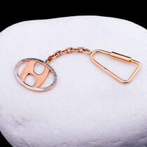 обзорное фото Золотой брелок для ключей от авто Hyundai 032999 Брелок из золота обзорное фото Золотой брелок для ключей от авто Hyundai 032999  Брелок из золота