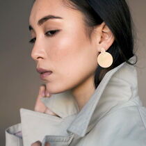 обзорное фото Стильные золотые сережки Моника 033369  Золотые серьги без вставок