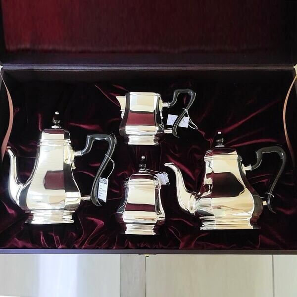 Серебряный чайный набор в футляре 040764 детальное изображение ювелирного изделия Наборы столового серебра Серебряный чайный набор в футляре 040764 детальное изображение ювелирного изделия Наборы столового серебра