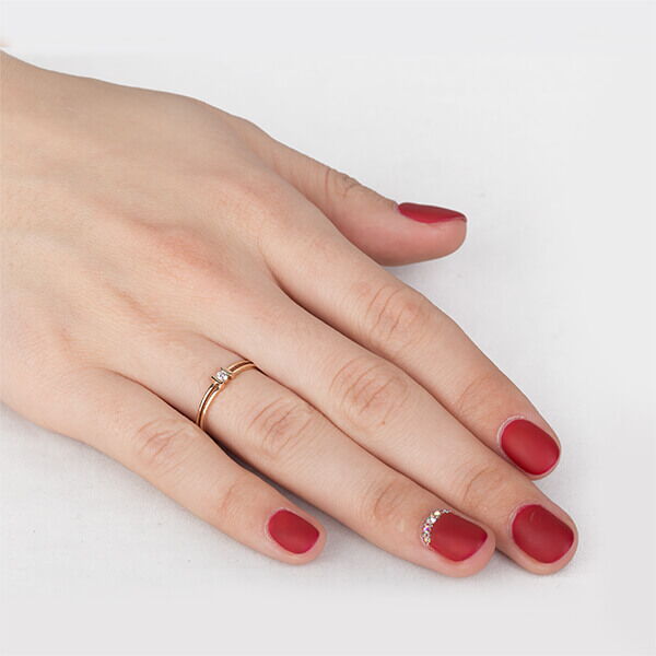 Золотое кольцо с бриллиантом