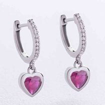 обзорное фото Золотые серьги с рубином в виде сердца и бриллиантами 038713 Золотые серьги с рубином обзорное фото Золотые серьги с рубином в виде сердца и бриллиантами 038713  Золотые серьги с рубином