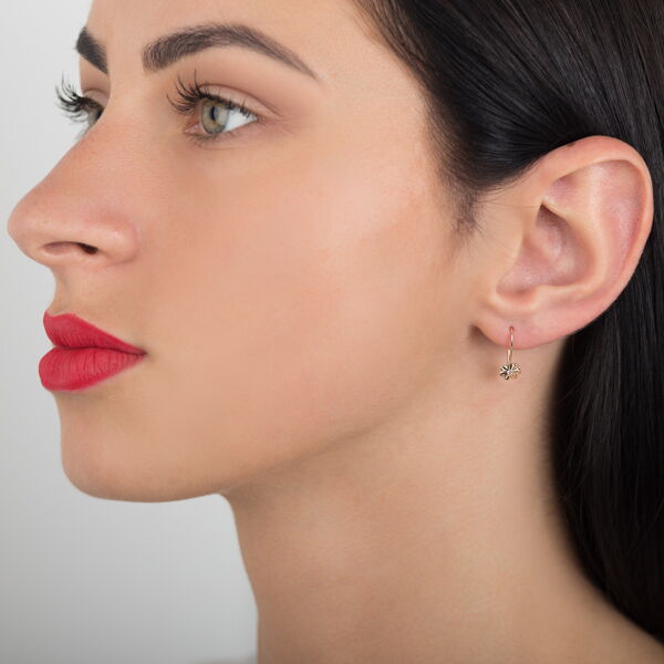 Золотые серьги в форме Цветов  Золотые серьги в форме Цветов