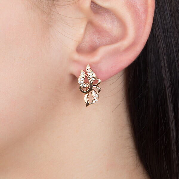 асивые серьги на ухе  асивые серьги на ухе