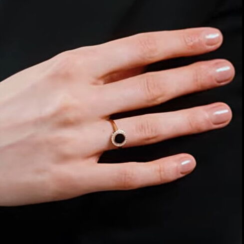 Ніжна кабулчка в червоному золоті з фіанітами та чорною емаллю 039170 детальне зображення ювелірного виробу Ніжна кабулчка в червоному золоті з фіанітами та чорною емаллю 039170 детальне зображення ювелірного виробу