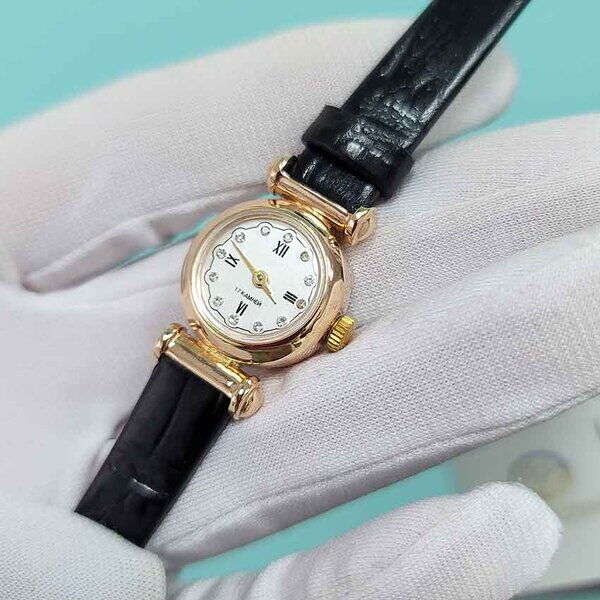 Жіночий золотий годинник з шкіряним ремінцем 036124 детальне зображення ювелірного виробу Жіночий золотий годинник з шкіряним ремінцем 036124 детальне зображення ювелірного виробу