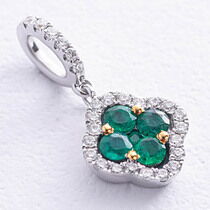 обзорное фото Золотая подвеска Клевер с изумрудом и бриллиантами 750 пробы 039348 Золотые кулоны с изумрудом обзорное фото Золотая подвеска Клевер с изумрудом и бриллиантами 750 пробы 039348  Золотые кулоны с изумрудом