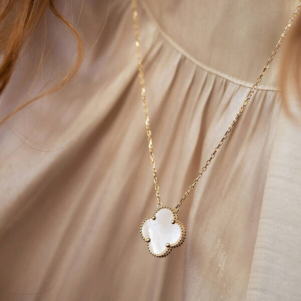 Кольє з клевером у жовтому (лимонному) золоті 585 проби 037951 детальне зображення ювелірного виробу Кольє з клевером у жовтому (лимонному) золоті 585 проби 037951 детальне зображення ювелірного виробу