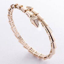 обзорное фото Золотой браслет жесткий в желтом лимонном золоте в форме змеи 038169 Золотые браслеты жесткие обзорное фото Золотой браслет жесткий в желтом лимонном золоте в форме змеи 038169  Золотые браслеты жесткие