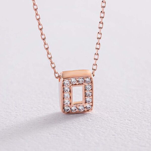 Колье с литрой О и фианитами в красном золоте 585 пробы 039977 детальное изображение ювелирного изделия Золотые колье с камнями Колье с литрой О и фианитами в красном золоте 585 пробы 039977 детальное изображение ювелирного изделия Золотые колье с камнями