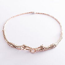 обзорное фото Золотое эксклюзивное колье в красном золоте с эмалью и фианитами Пантера 037949  Золотые колье с камнями