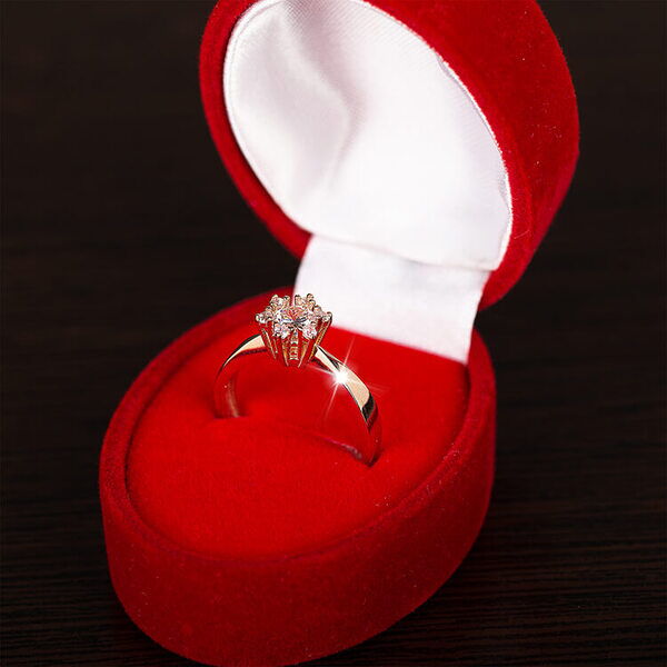 кольцо золотое с фианитами Афродита кольцо золотое с фианитами Афродита