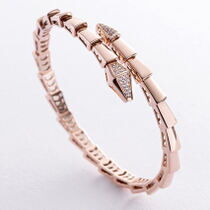 обзорное фото Золотой браслет жесткий в красном золоте в форме змеи 038170 Жесткие браслеты из золота обзорное фото Золотой браслет жесткий в красном золоте в форме змеи 038170  Жесткие браслеты из золота