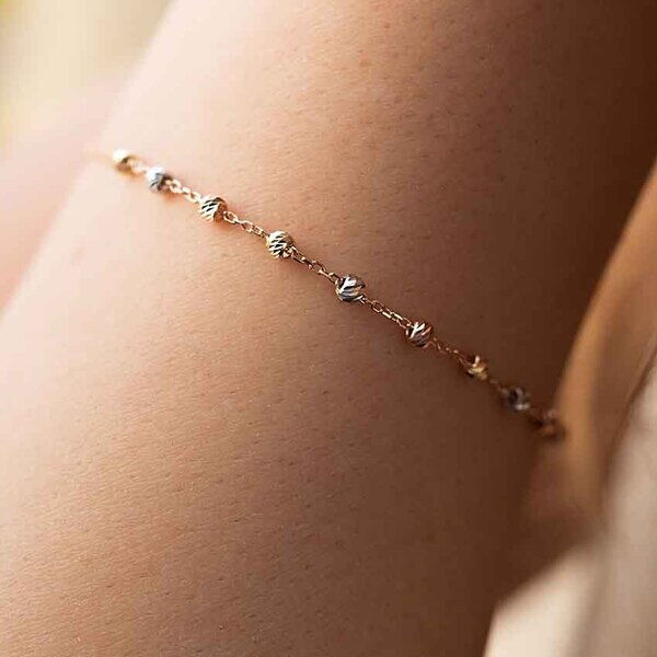 Золотий браслет з ажурними кульками в комбінованому золоті 039116 детальне зображення ювелірного виробу Золотий браслет з ажурними кульками в комбінованому золоті 039116 детальне зображення ювелірного виробу