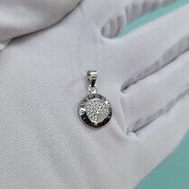 обзорное фото Кулон серебряный с фианитами 027968 Серебряные подвески обзорное фото Кулон серебряный с фианитами 027968  Серебряные подвески