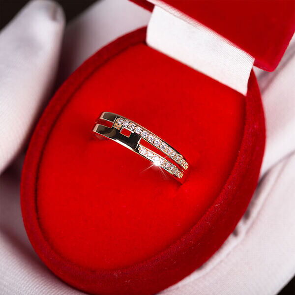 золотое кольцо с фианитами золотое кольцо с фианитами