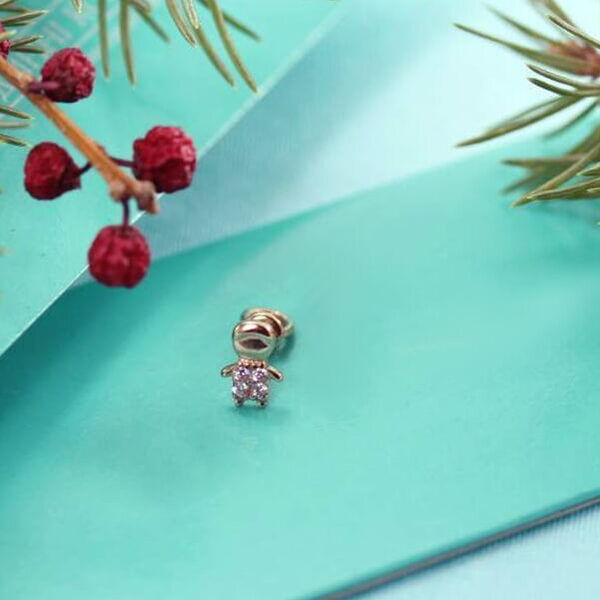 Серьга-пусета в красном золоте Мальчик с фианитами 027632 Серьга-пусета в красном золоте Мальчик с фианитами 027632