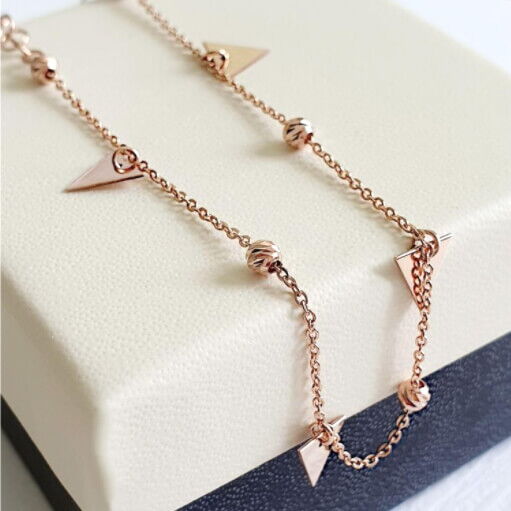 Стильный браслет на руку Стильный браслет на руку