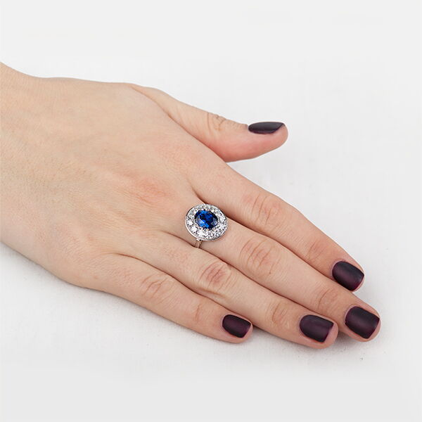 Золотое кольцо с сапфиром