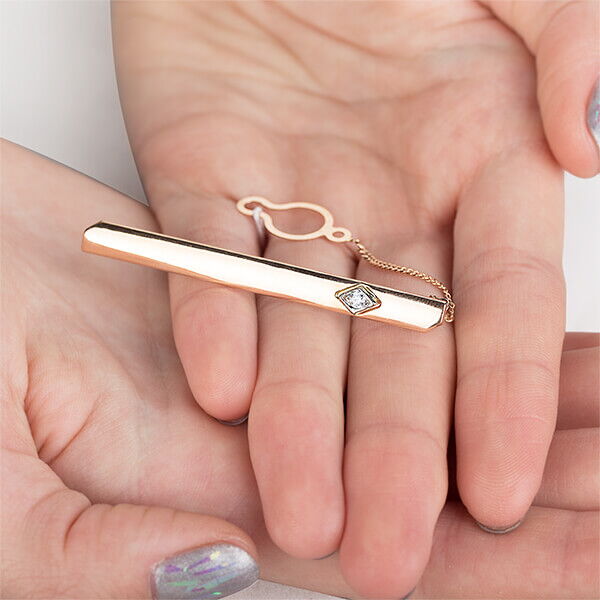 Золотой зажим для галстука Золотой зажим для галстука