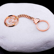 обзорное фото Брелок для авто BMW из красного золота 033006 Брелок из золота обзорное фото Брелок для авто BMW из красного золота 033006  Брелок из золота