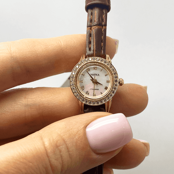 часы золотые с кожанным ремешком часы золотые с кожанным ремешком